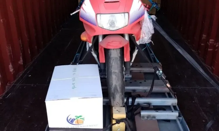 Moto sur berceau